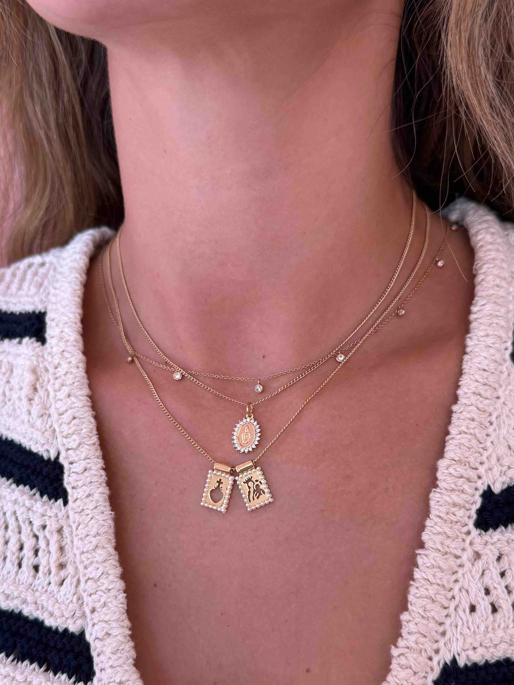 MIRACULOUS VIRGIN MEDAL NECKLACE WITH ZIRCONIAS